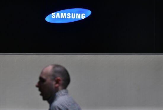 Акции Samsung дешевеют после ареста главы корпорации