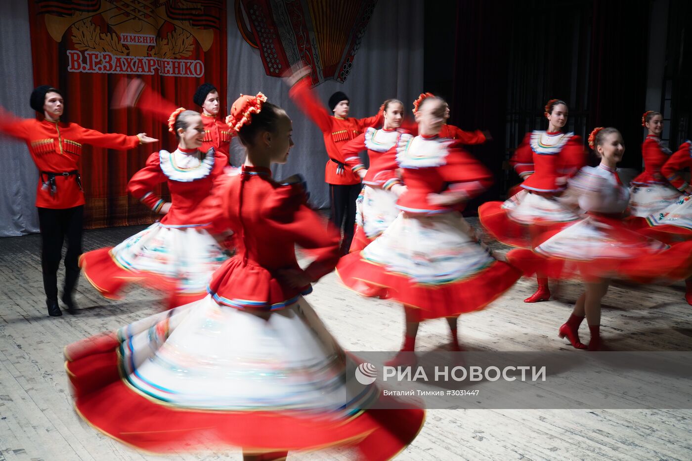 Интернат захарченко. Гала концерт фото. Дши захарченко краснодар. Школа интернат имени захарченко в краснодаре. Школа в г захарченко.