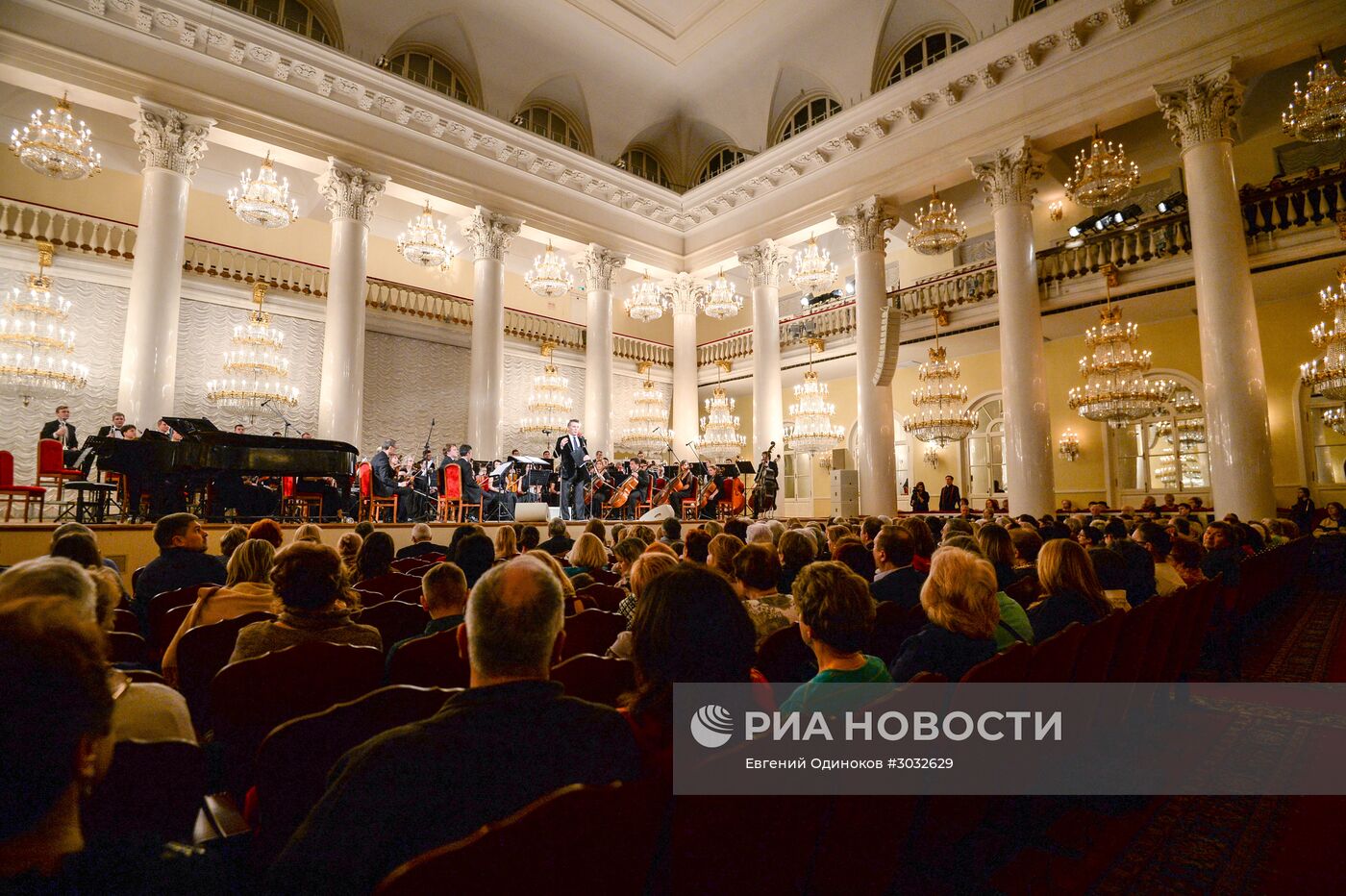 Финал Международного фестиваля национальной патриотической песни "Красная гвоздика 2016"