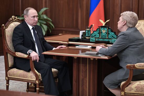 Президент РФ В. Путин встретился с министром образования и науки РФ О. Васильевой