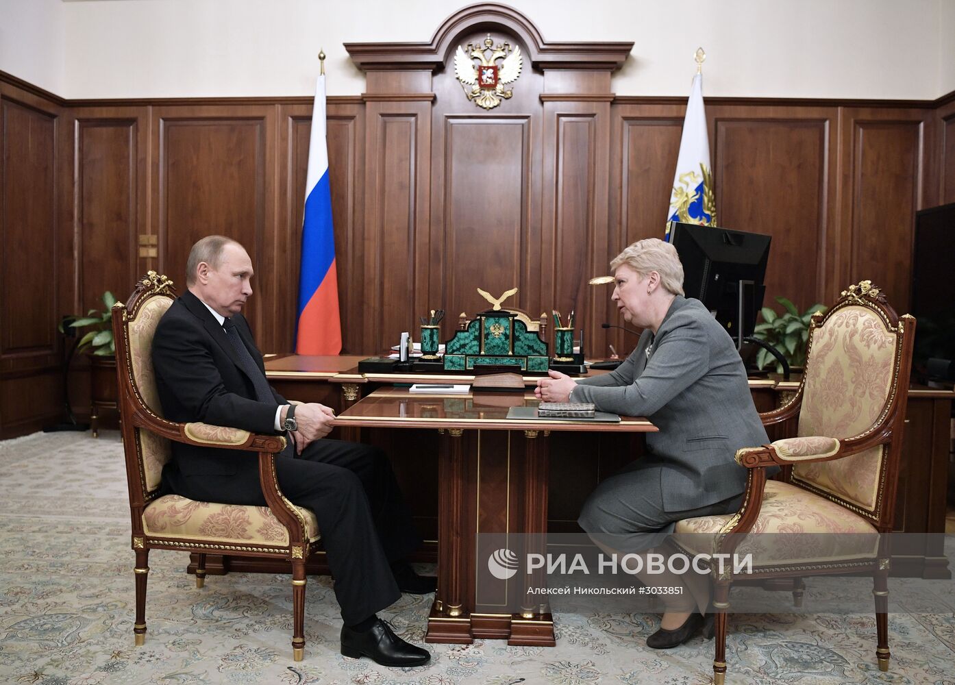 Президент РФ В. Путин встретился с министром образования и науки РФ О. Васильевой