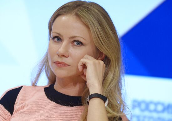 П/к съемочной группы и актеров фильма "О любви