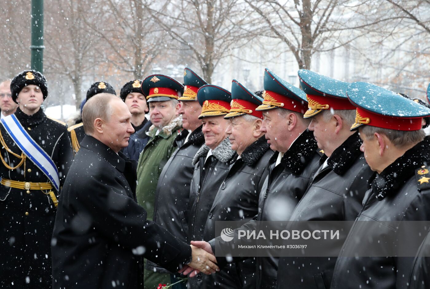 Церемония возложения венка к Могиле неизвестного солдата в День защитника Отечества