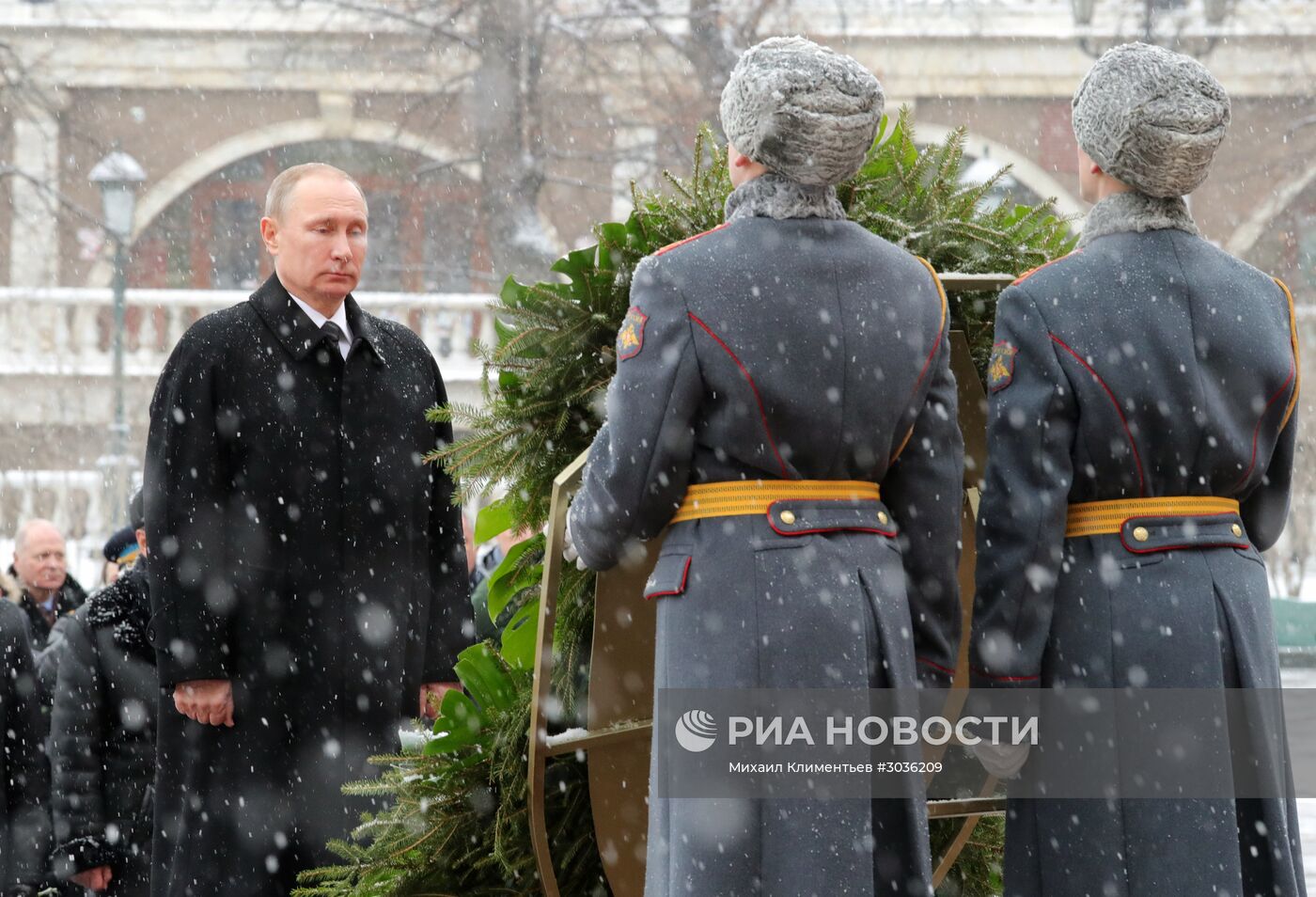 Церемония возложения венка к Могиле неизвестного солдата в День защитника Отечества