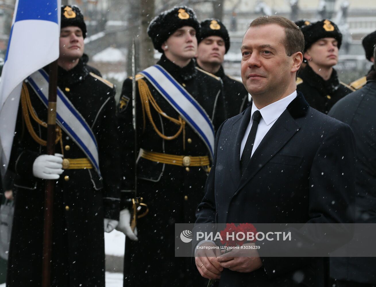 Церемония возложения венка к Могиле Неизвестного Солдата в День защитника Отечества