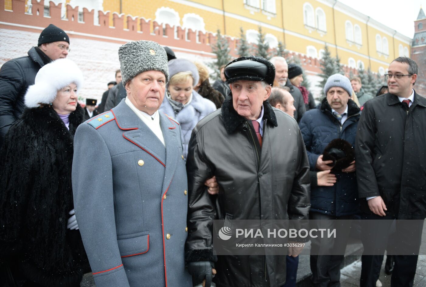 Церемония возложения венка к Могиле Неизвестного Солдата в День защитника Отечества