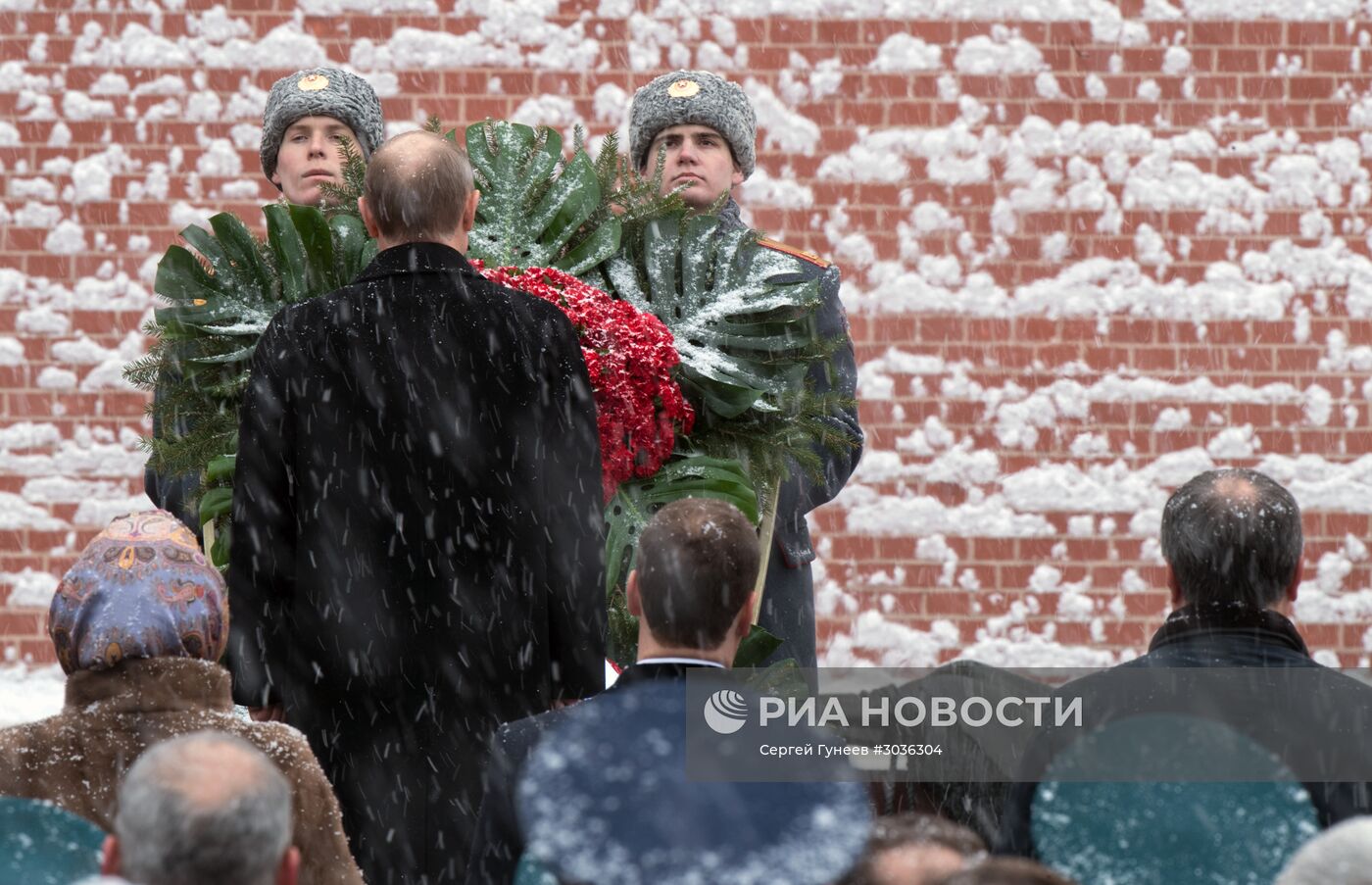 Церемония возложения венка к Могиле неизвестного солдата в День защитника Отечества