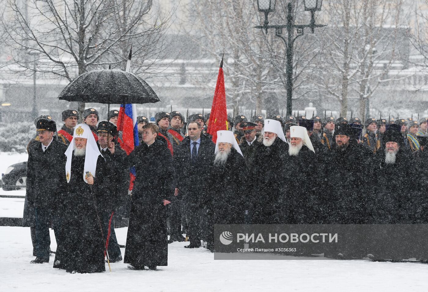 Церемония возложения венка к Могиле Неизвестного Солдата в День защитника Отечества