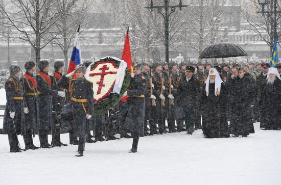Церемония возложения венка к Могиле Неизвестного Солдата в День защитника Отечества