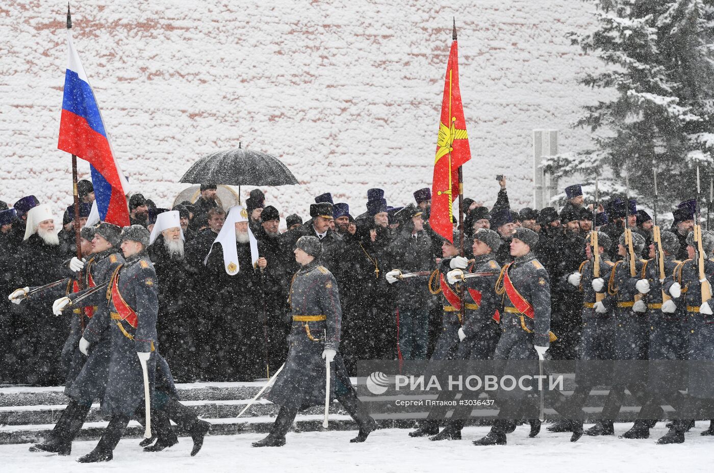 Церемония возложения венка к Могиле Неизвестного Солдата в День защитника Отечества