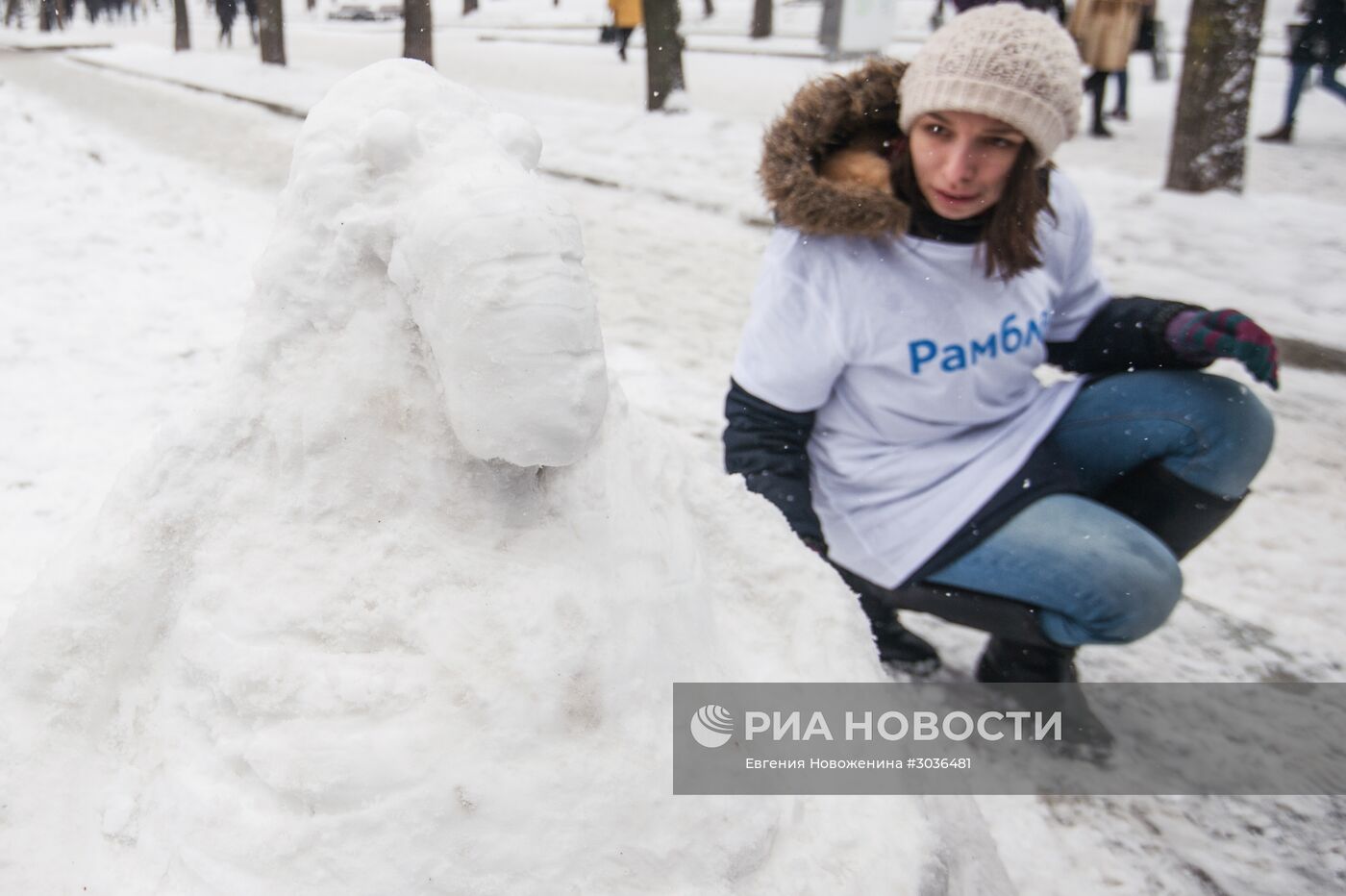 Интернет-мема Ждуна слепили из снега в Москве