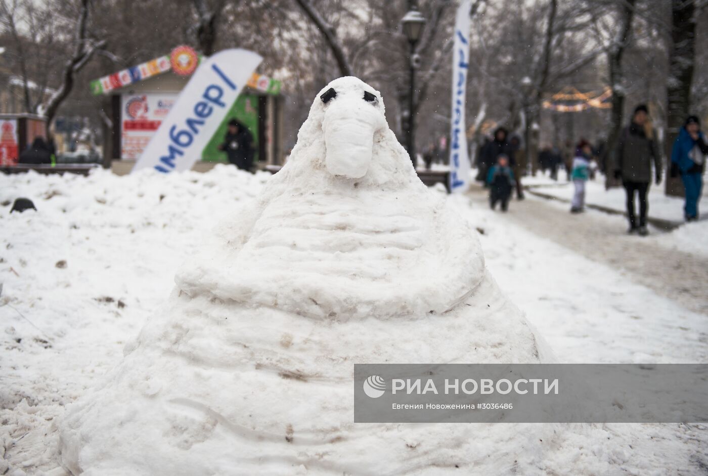 Интернет-мема Ждуна слепили из снега в Москве