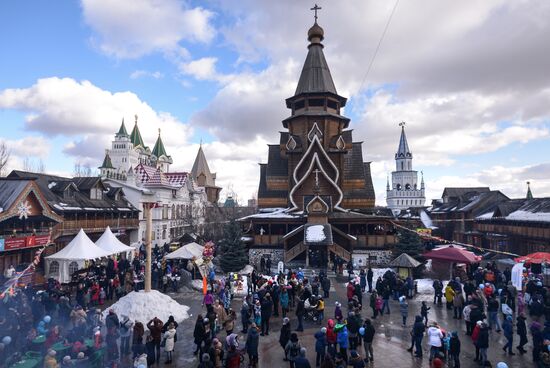 Масленичные гуляния в Москве