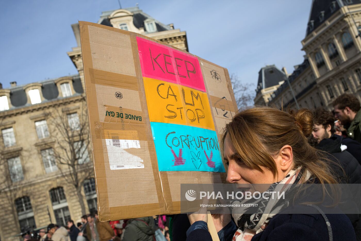 Акция протеста против коррупции на площади Республики в Париже