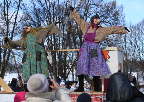 Празднование Масленицы в городах России