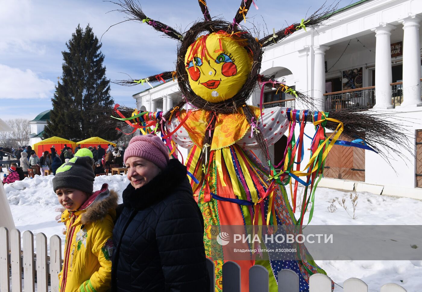 Празднование Масленицы в городах России