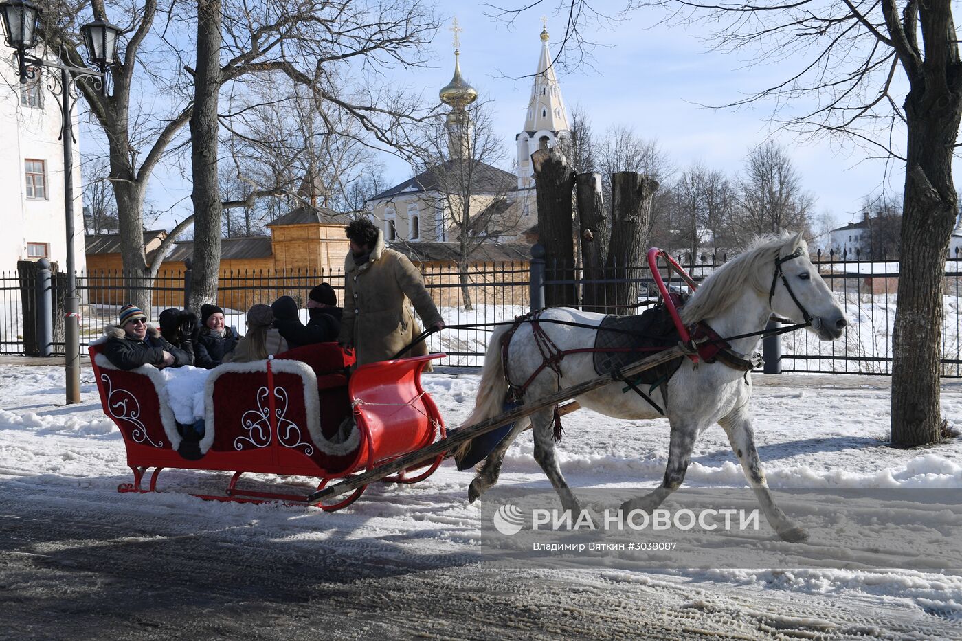 Празднование Масленицы в городах России