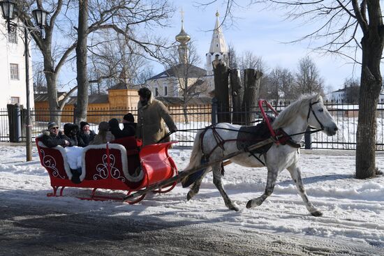 Празднование Масленицы в городах России