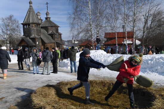 Празднование Масленицы в городах России