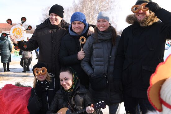 Празднование Масленицы в городах России