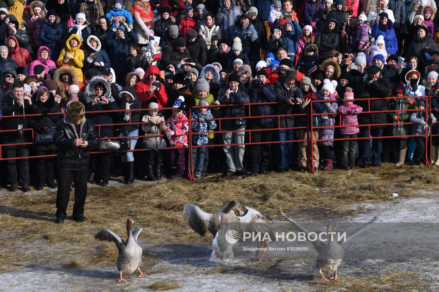 Празднование Масленицы в городах России