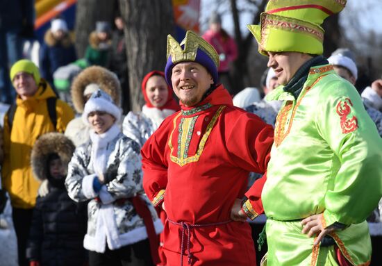 Празднование Масленицы в городах России