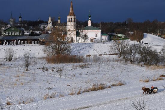 Празднование Масленицы в городах России