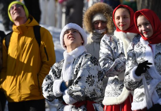 Празднование Масленицы в городах России