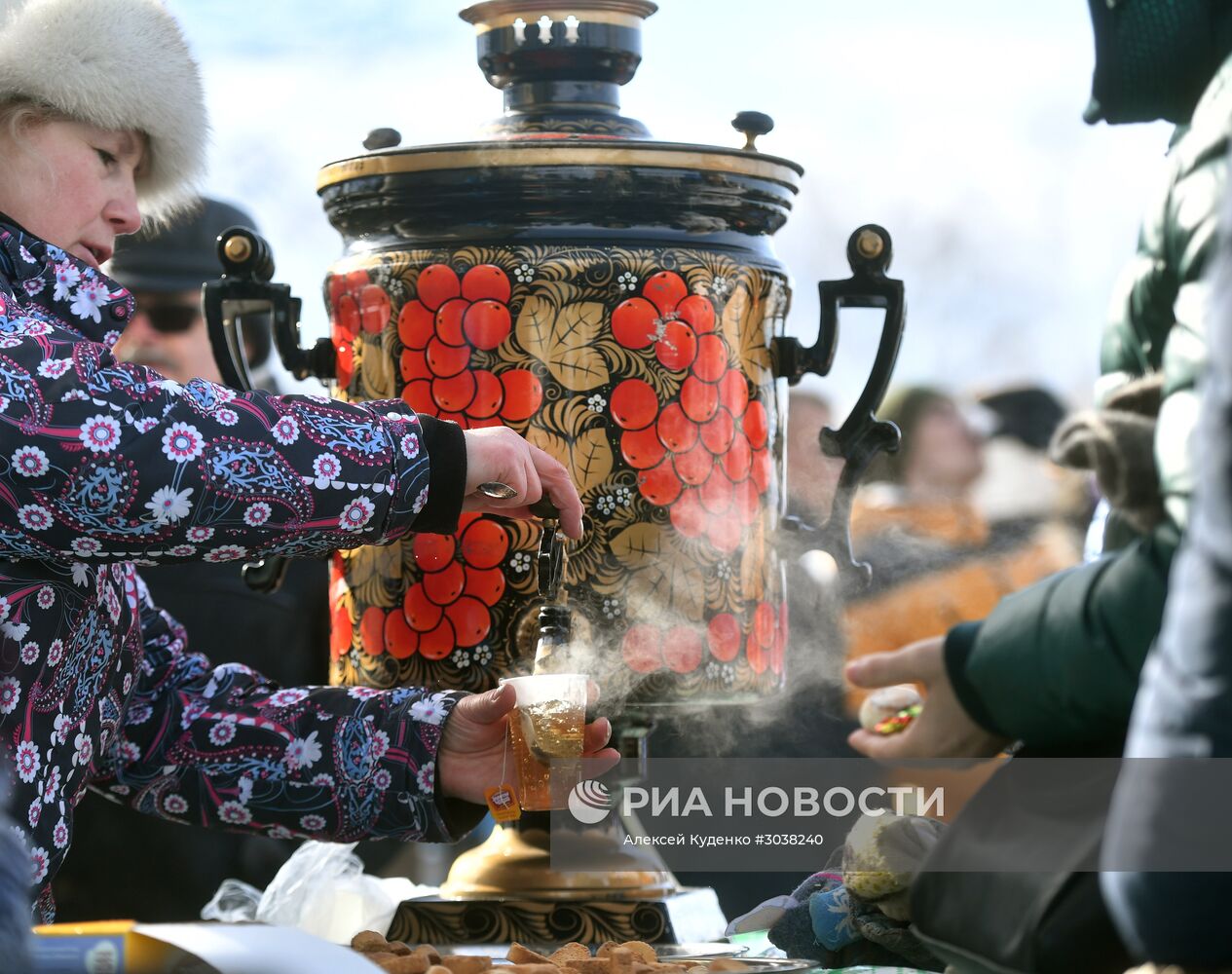 Празднование Масленицы в городах России