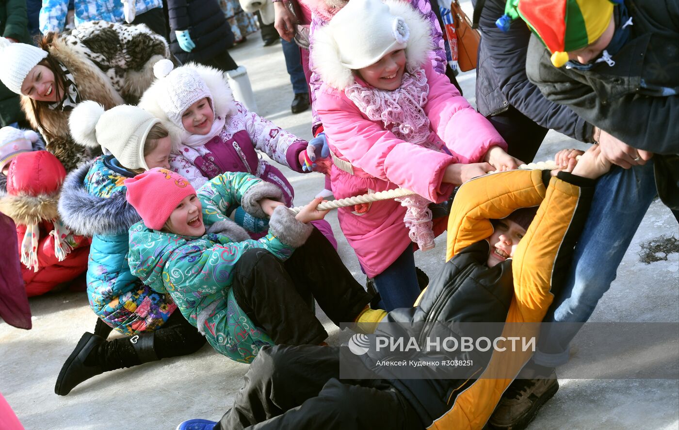 Празднование Масленицы в городах России