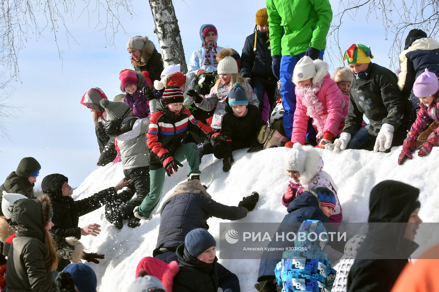 Празднование Масленицы в городах России