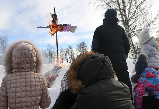 Празднование Масленицы в городах России