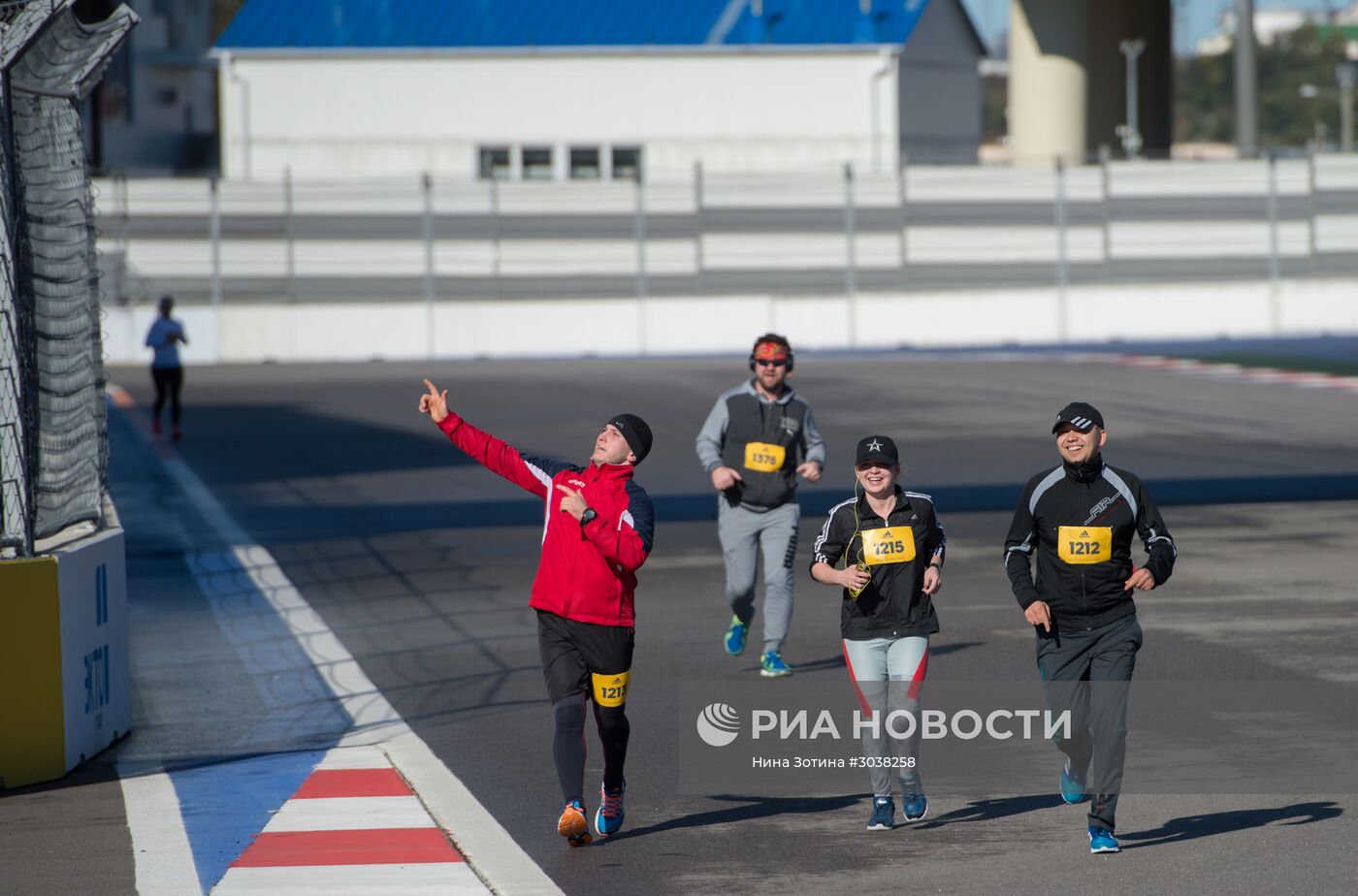 Легкоатлетический забег по трассе "Формулы-1" в Сочи