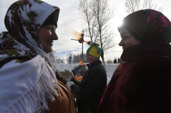 Празднование Масленицы в городах России