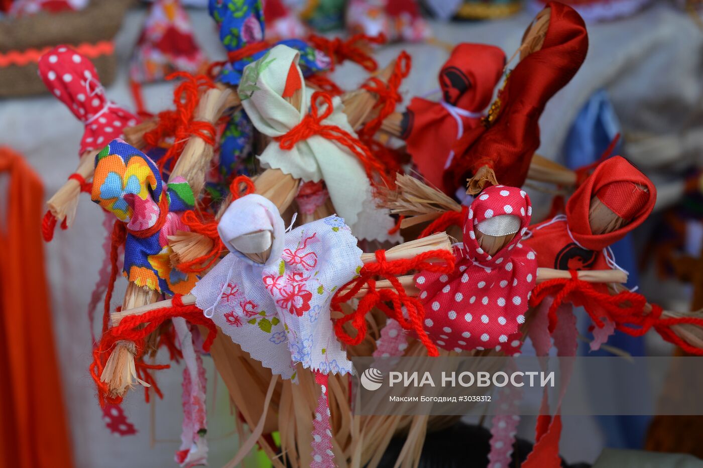 Празднование Масленицы в городах России