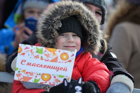 Празднование Масленицы в городах России