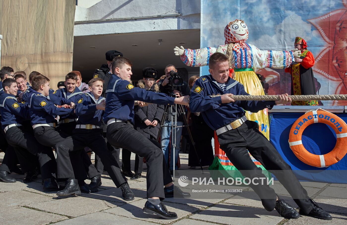 Празднование Масленицы в городах России