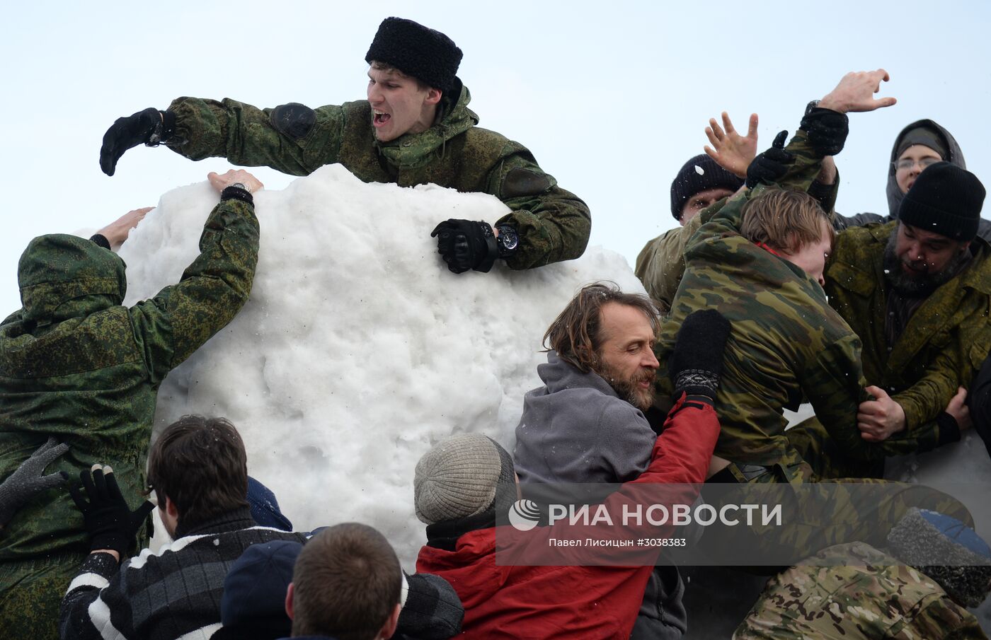 Празднование Масленицы в городах России