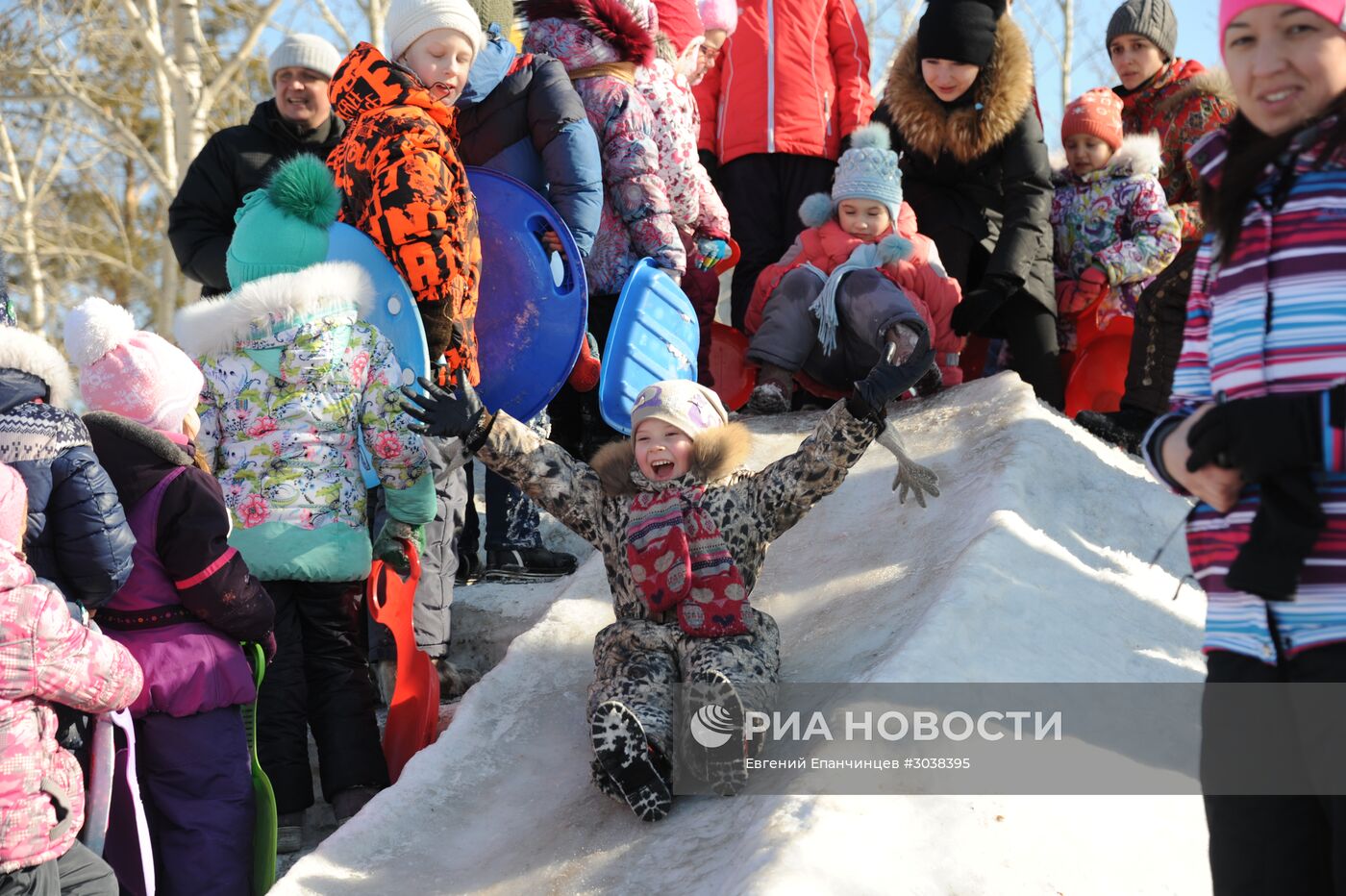 Празднование Масленицы в городах России