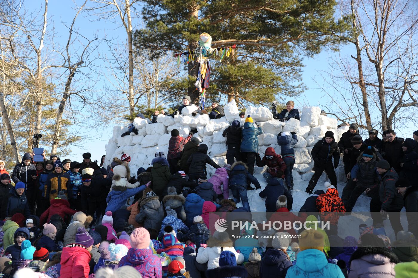 Празднование Масленицы в городах России