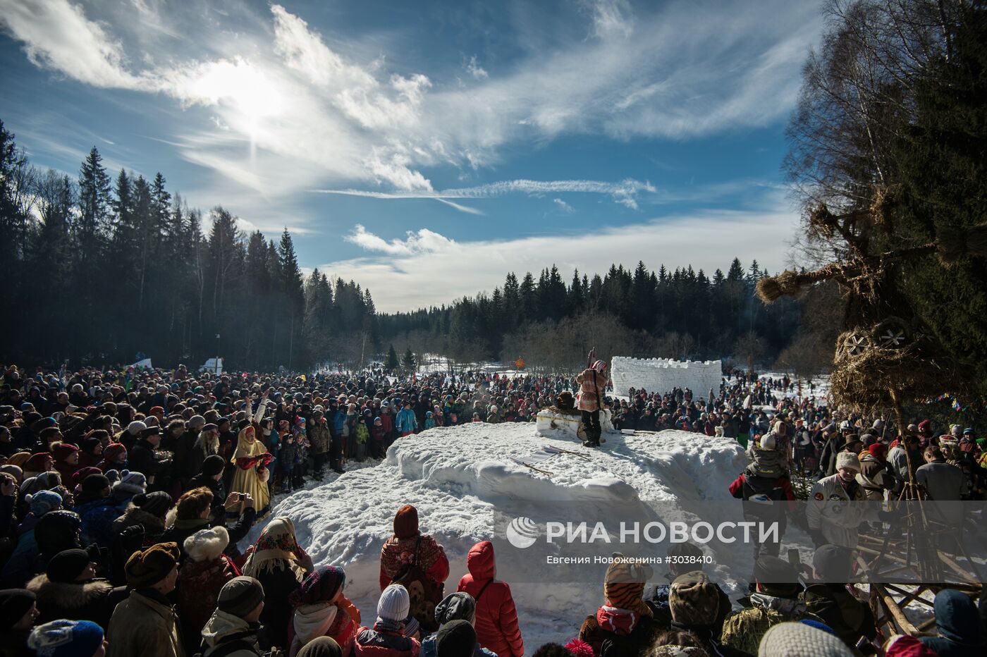 Празднование Масленицы в городах России