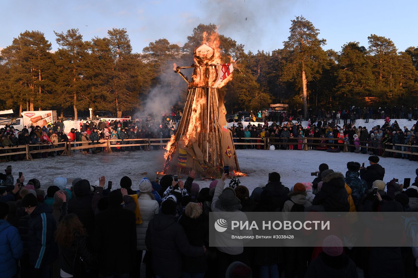 Празднование Масленицы в городах России