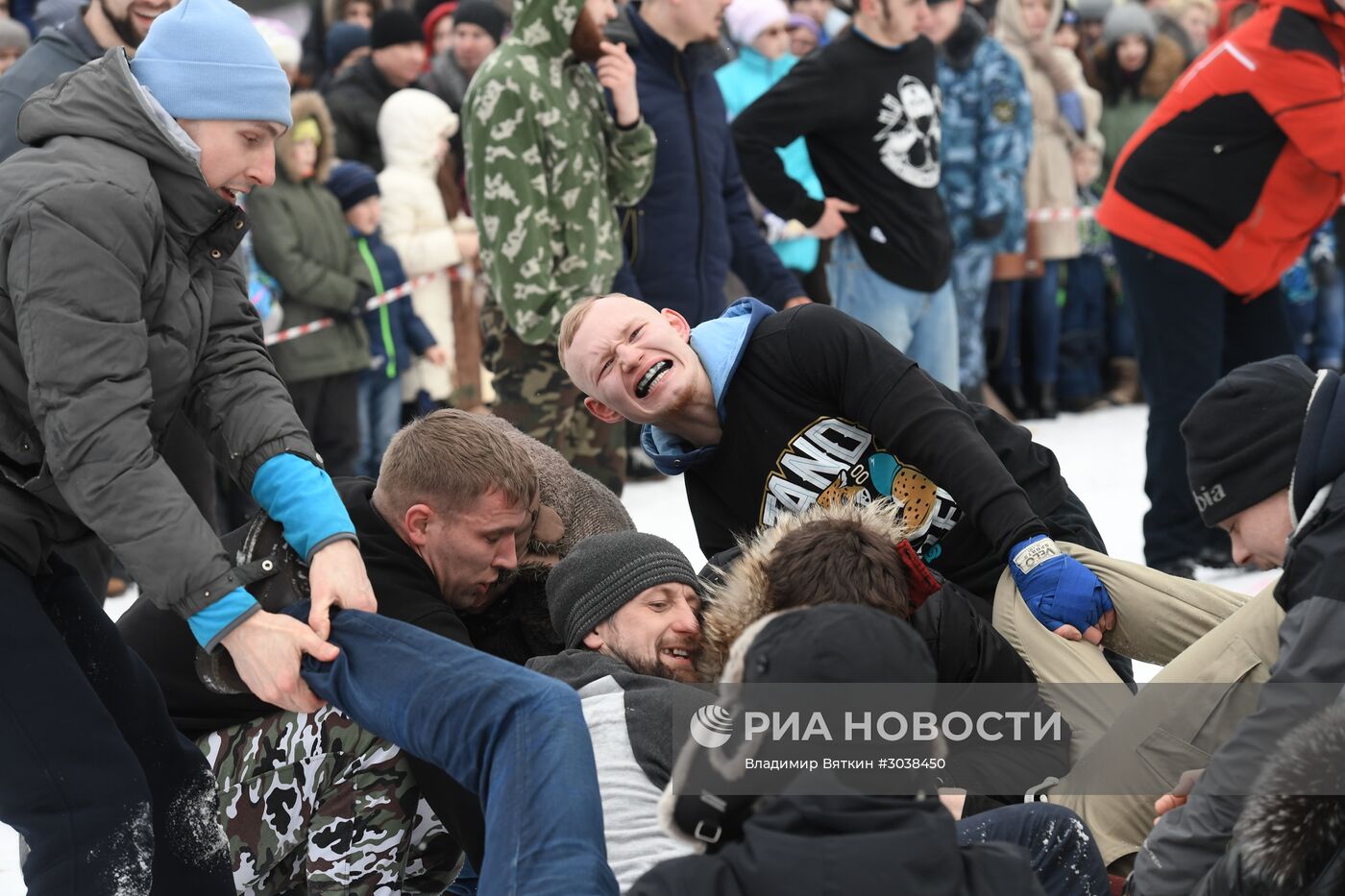 Празднование Масленицы в городах России