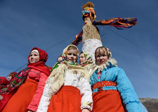 Празднование Масленицы в городах России