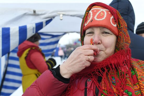 Празднование Масленицы в городах России