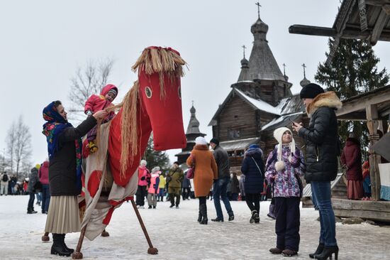 Празднование Масленицы в городах России