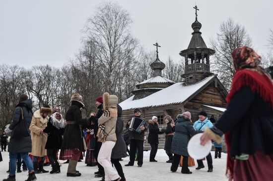 Празднование Масленицы в городах России