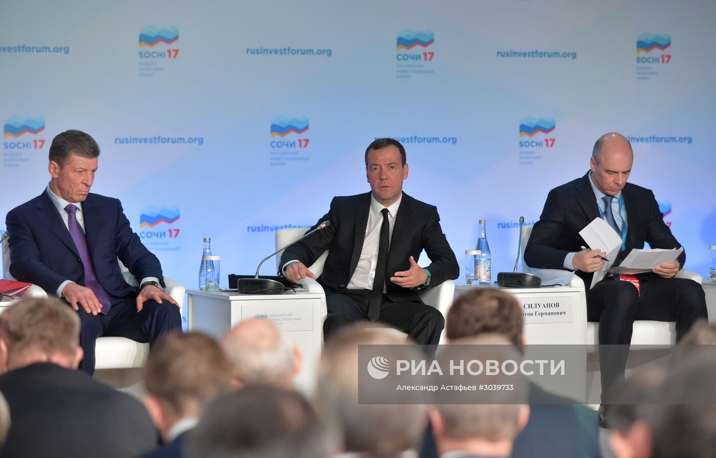 Премьер-министр РФ Д. Медведев провел встречу с главами субъектов РФ
