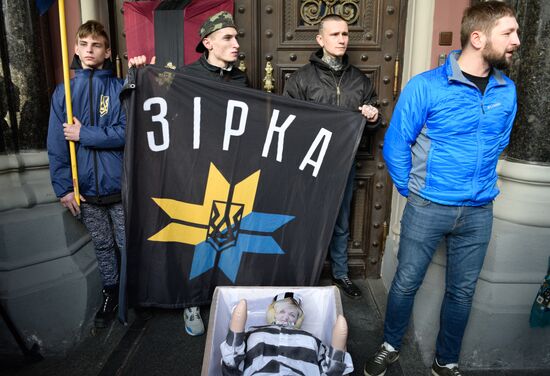 Акция националистов за закрытие филиалов российских банков в Киеве
