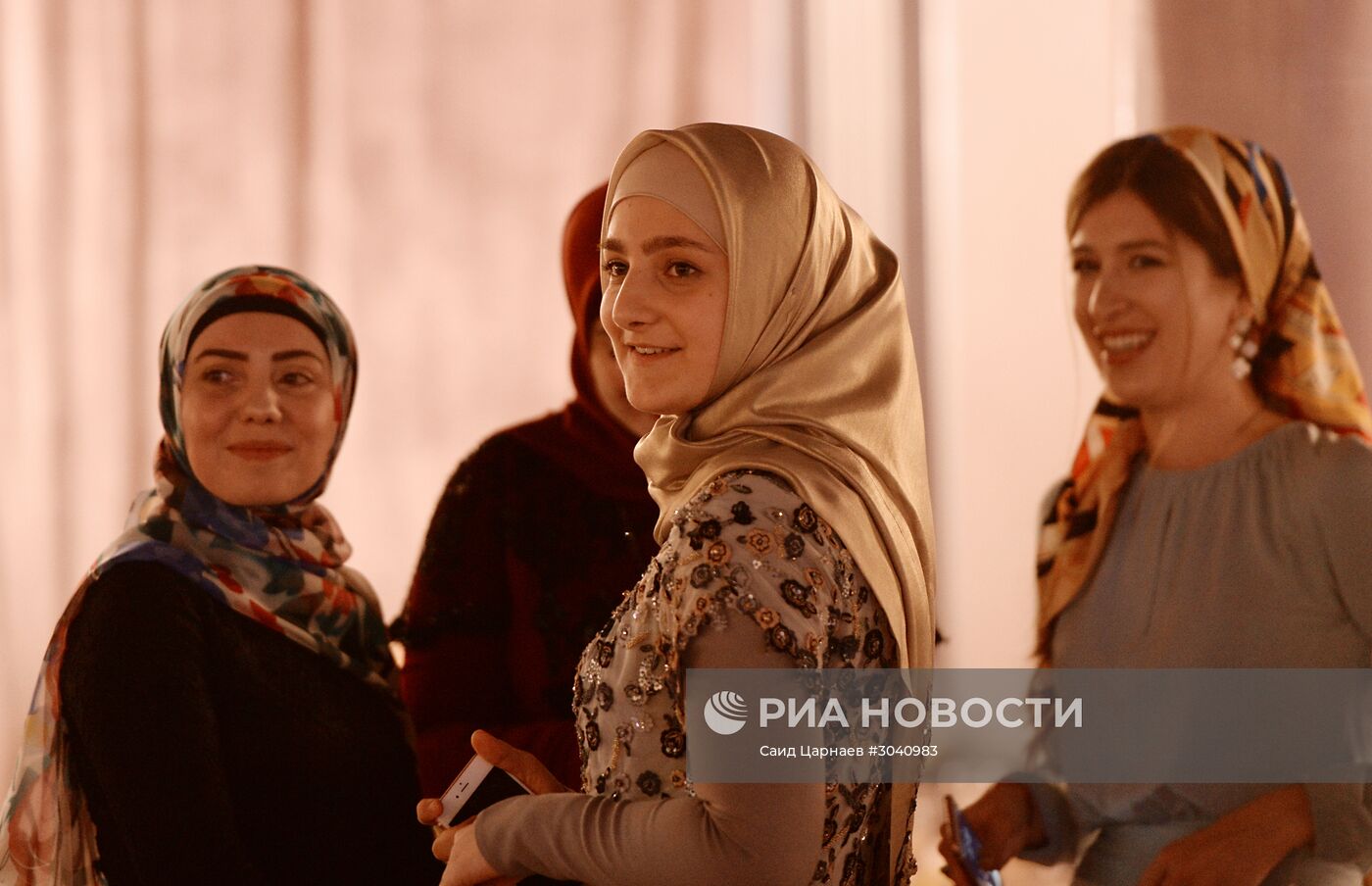 Показ линии одежды главного дизайнера Дома моды "Firdaws" Айшат Кадыровой в Грозном